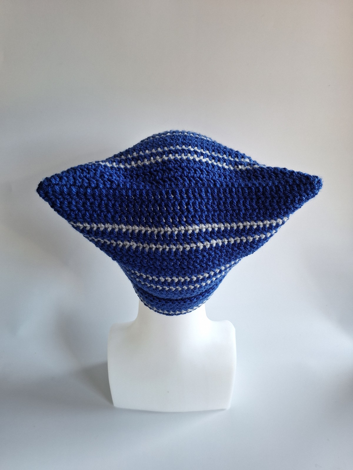 Gehaakte muts 'Harry Potter Ravenclaw house' - 63449.jpeg Gehaakte muts | Harry Potter Ravenclaw/Ravenklauw house