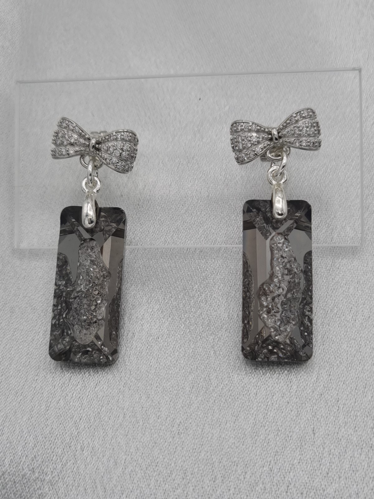 Handgemaakte kristallen oorbellen - grijs