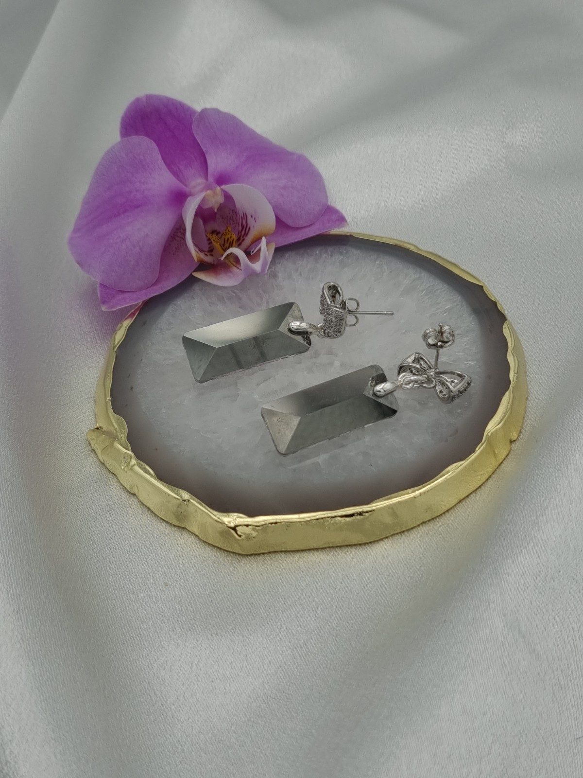 Handgemaakte kristallen oorbellen - grijs