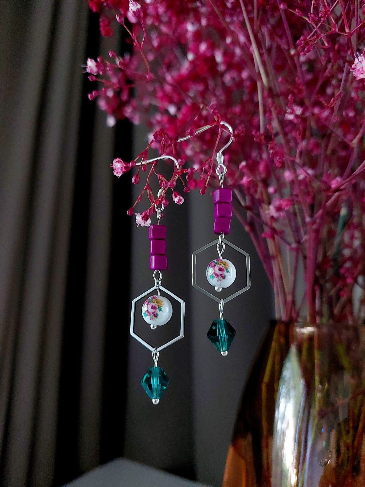 Paars bloemboeket & kristallen oorbellen - 63098.jpeg Paars bloemboeket & kristallen oorbellen