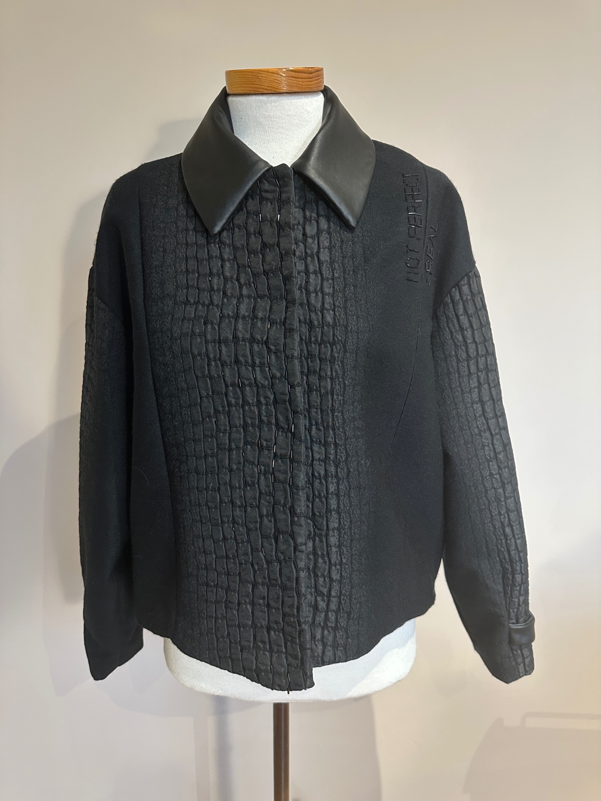 Statement Piece - Bomberjas