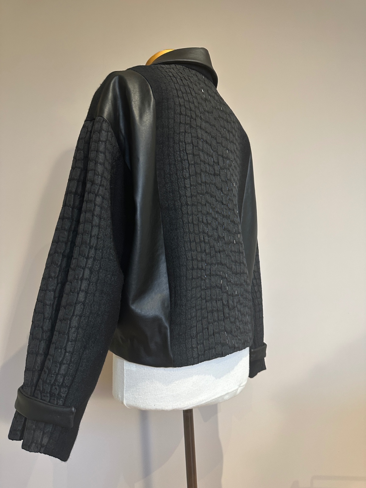 Statement Piece - Bomberjas