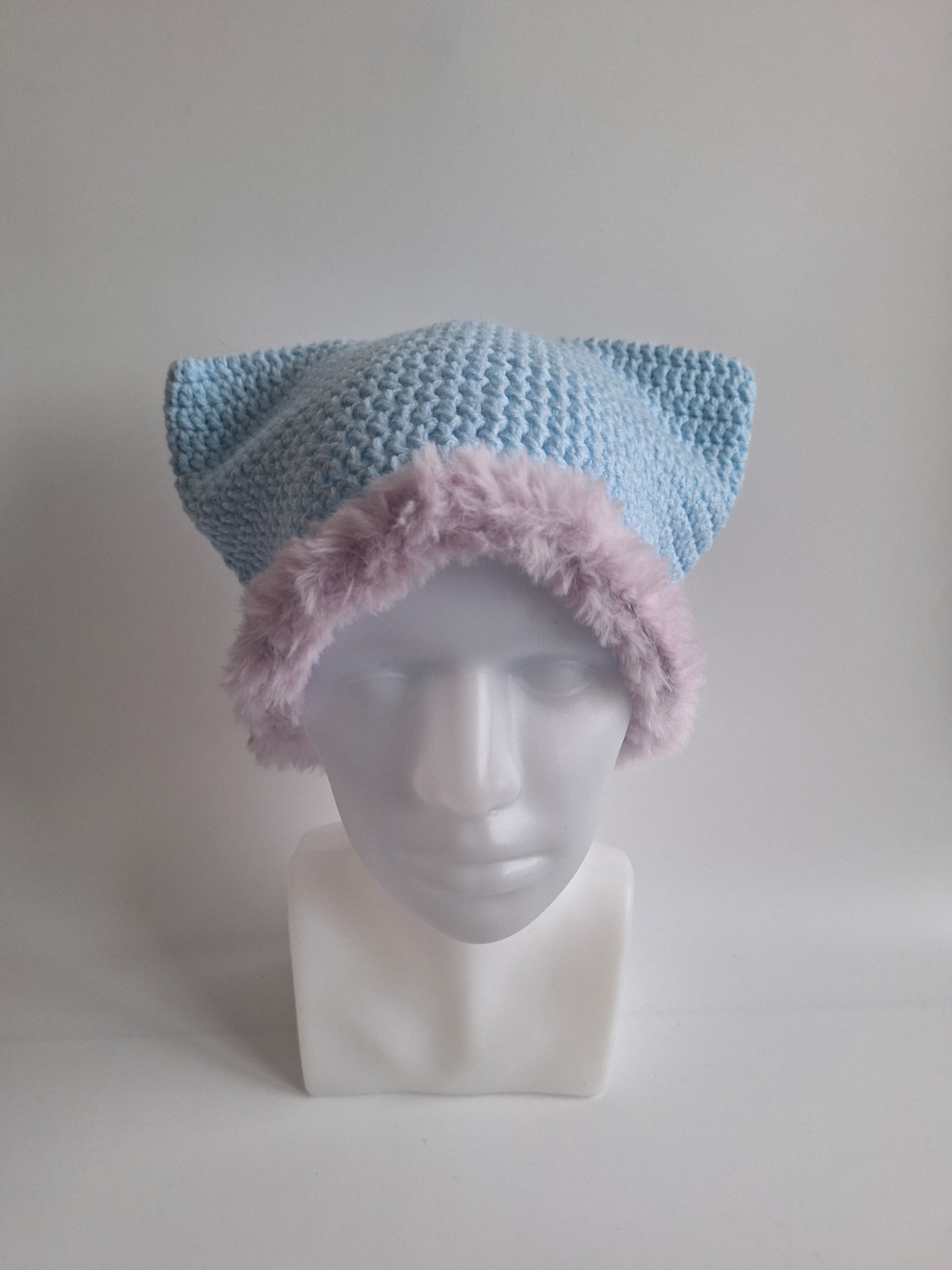 Gehaakte muts met imitatiebont | Lichtblauw en lila
