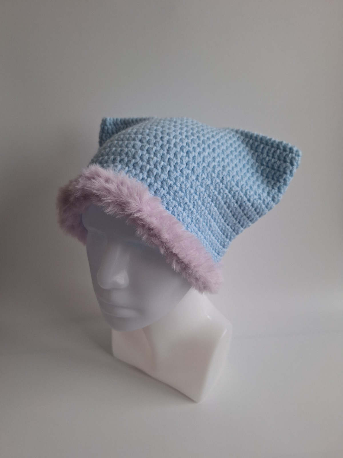 Gehaakte muts met imitatiebont | Lichtblauw en lila