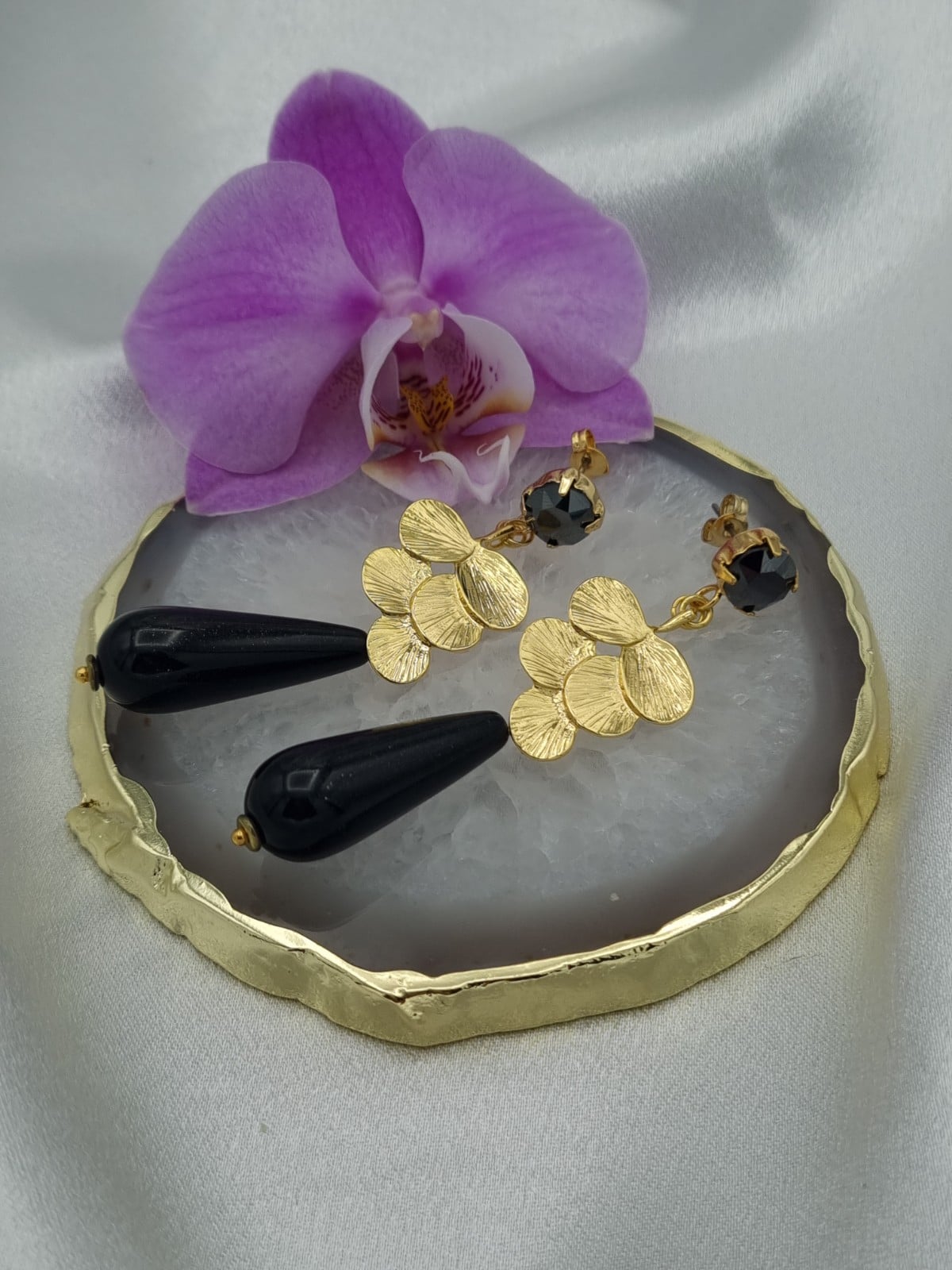 Handgemaakte luxe statement oorbellen Polaris - zwart - 67147.jpeg Handgemaakte luxe statement oorbellen Polaris - zwart