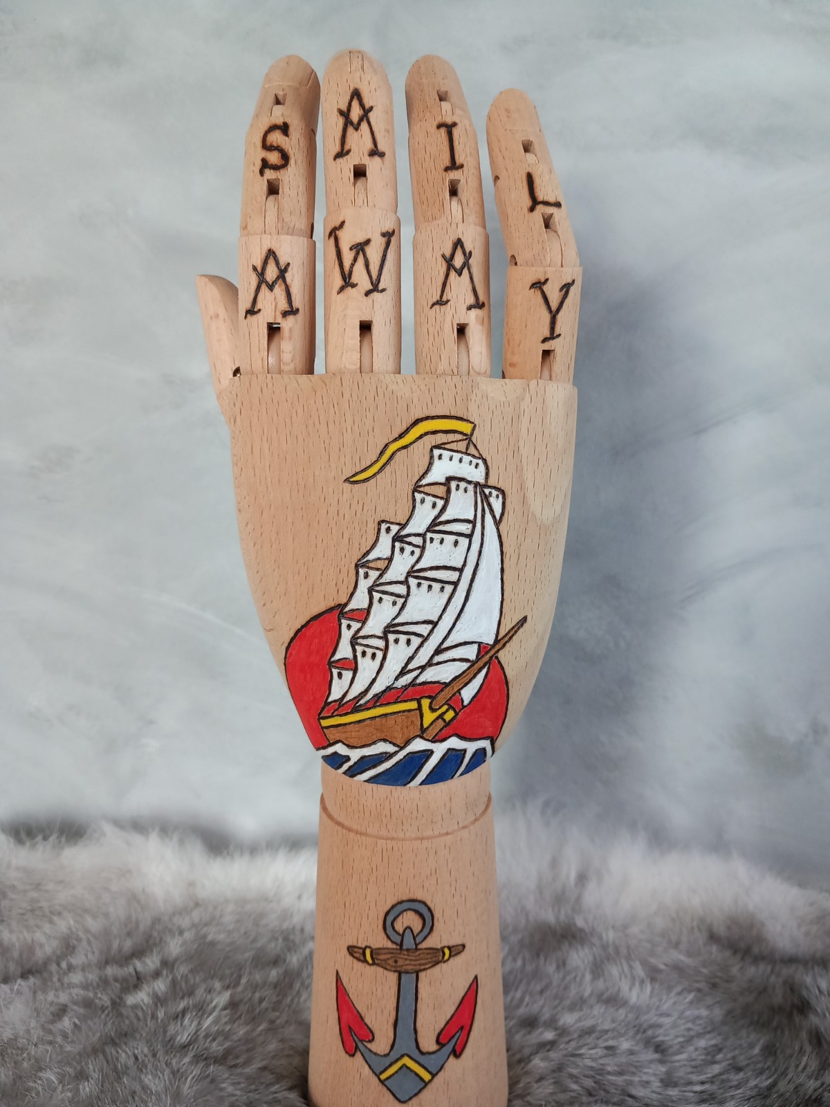 Houten Tattoo Handje – Schip met ondergaande zon en anker