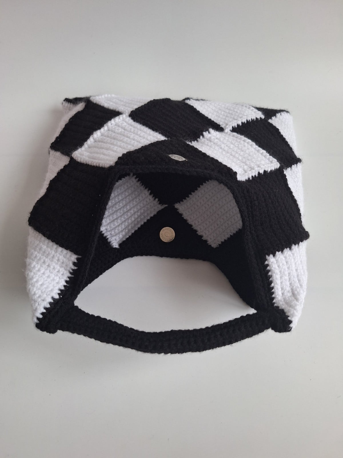 Gehaakte checker handtas 'Black & white' - 67973.jpeg Gehaakte checker handtas 'Zwart en wit'