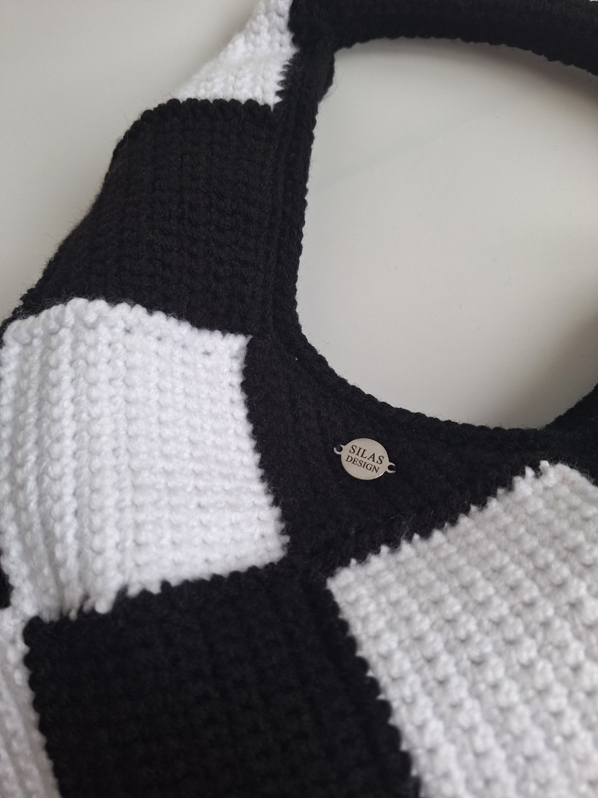 Gehaakte checker handtas 'Black & white' - 67975.jpeg Gehaakte checker handtas 'Zwart en wit'