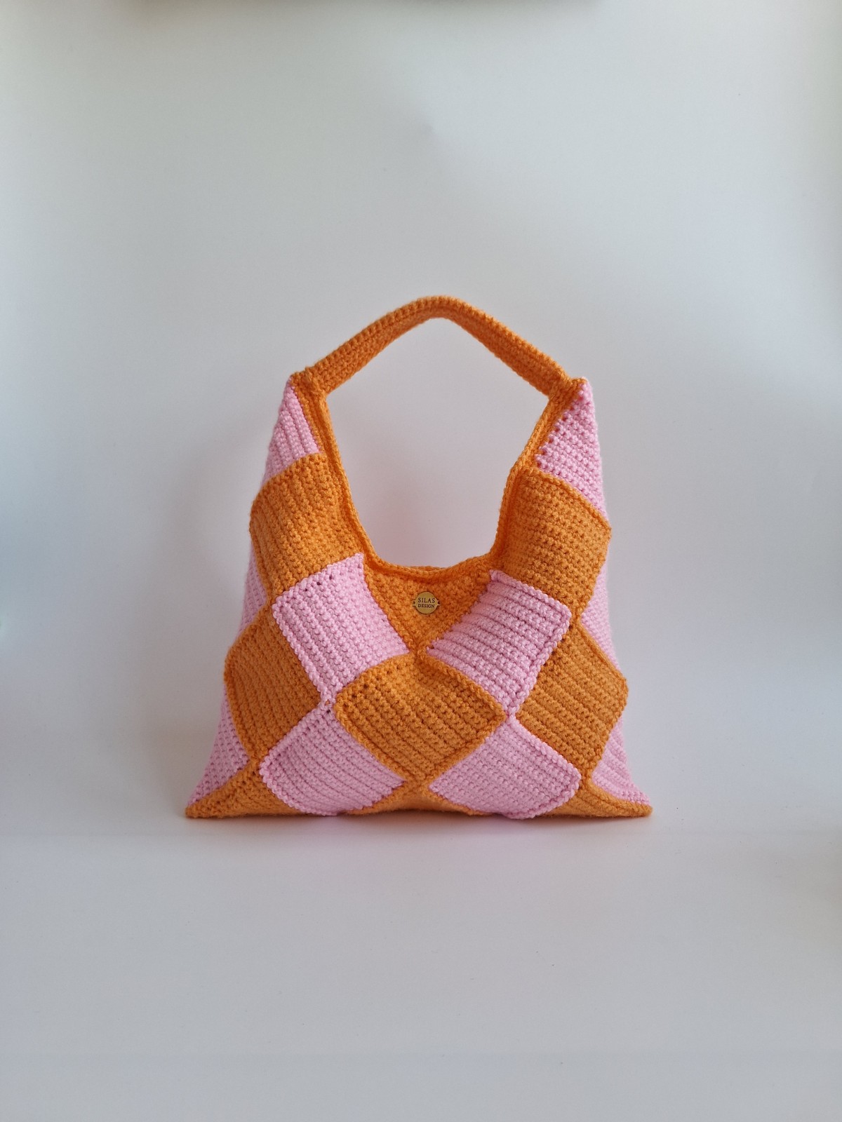 Gehaakte checker handtas 'Light pink & orange' - 67986.jpeg Gehaakte checker handtas 'Lichtroze & oranje'