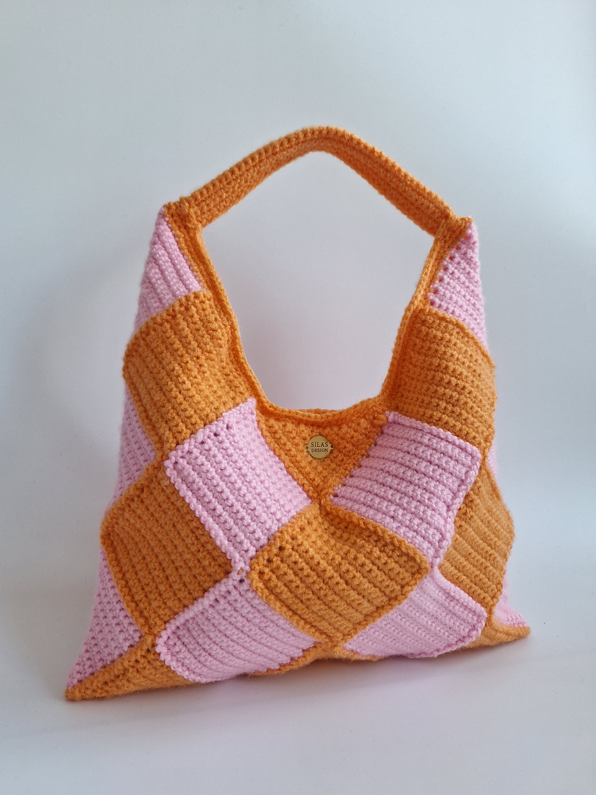 Gehaakte checker handtas 'Light pink & orange' - 67988.jpeg Gehaakte checker handtas 'Lichtroze & oranje'