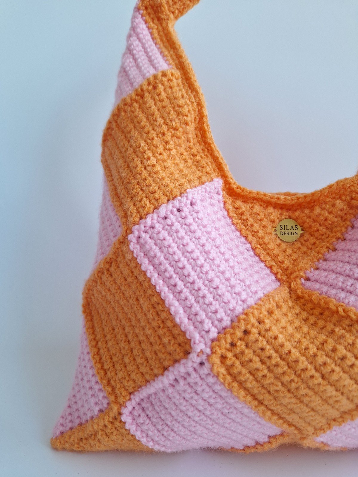 Gehaakte checker handtas 'Light pink & orange' - 67989.jpeg Gehaakte checker handtas 'Lichtroze & oranje'