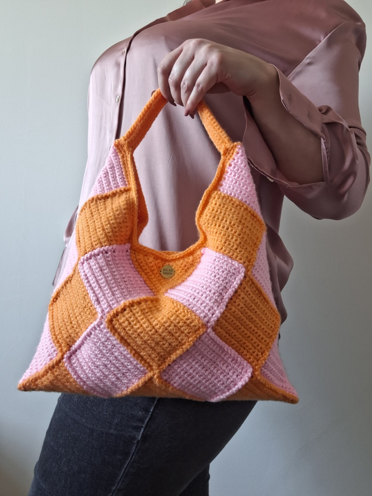 Gehaakte checker handtas 'Light pink & orange' - 67992.jpeg Gehaakte checker handtas 'Lichtroze & oranje'