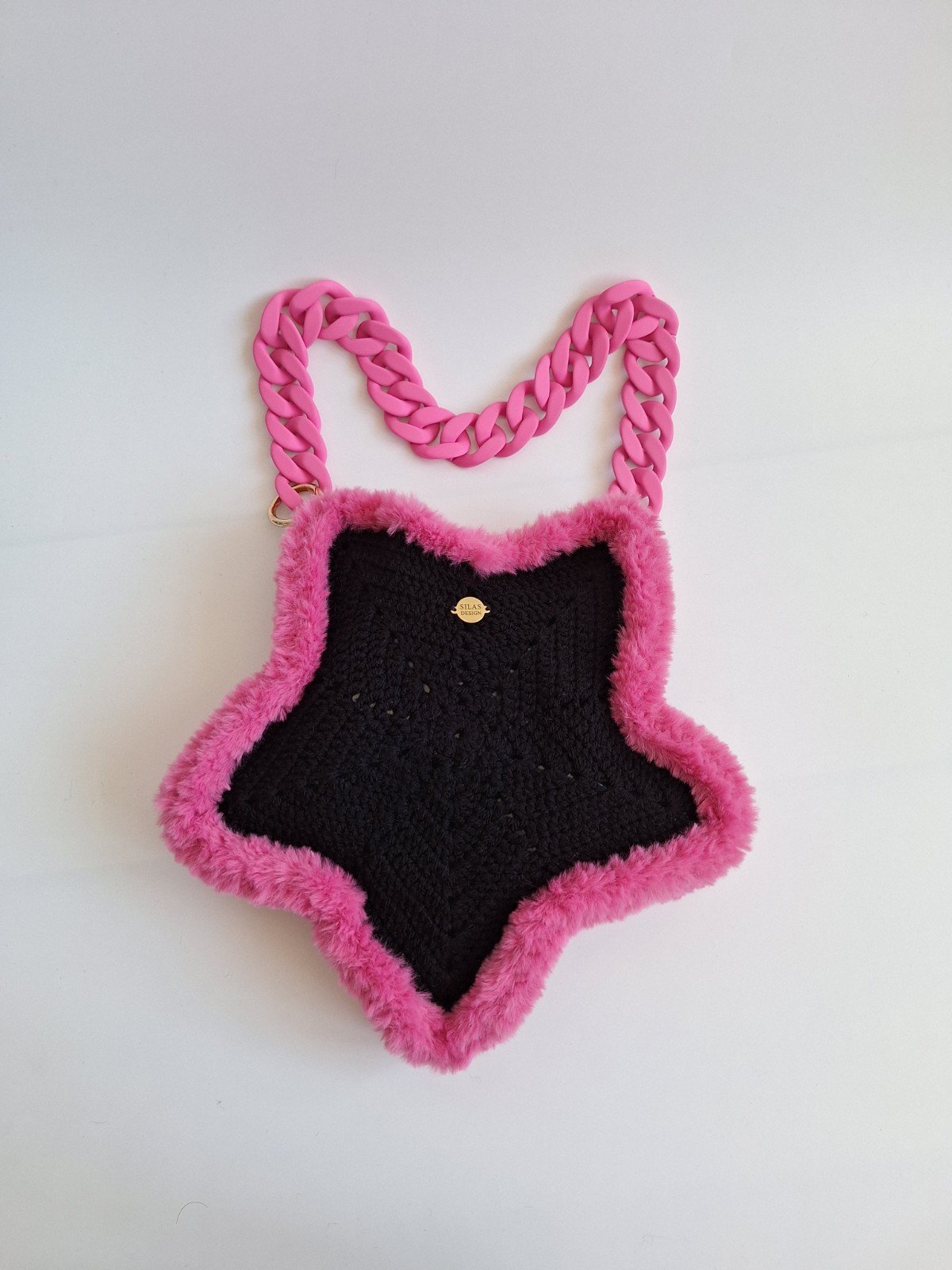 Gehaakte tas 'Black & pink furry star' - 68010.jpeg Gehaakte tas 'zwart en roze ster'
