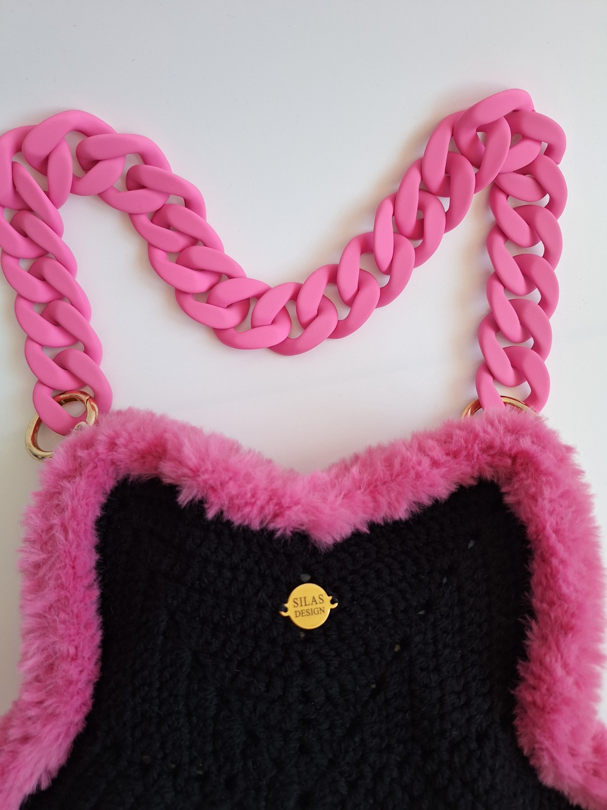 Gehaakte tas 'Black & pink furry star' - 68017.jpeg Gehaakte tas 'zwart en roze ster'