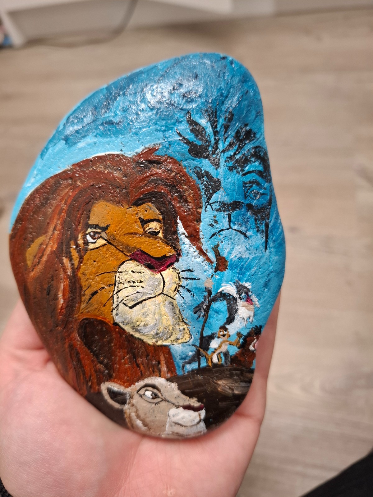Klein schilderij op natuur steen van de mooie kinderfilm the Lion king