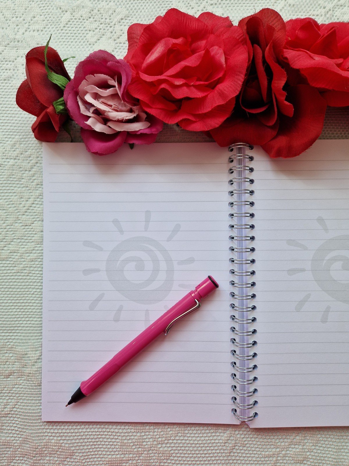 Notebook met lijntjes in A5 formaat, Joline in Parijs; Dwaal, droom, vind je weg - 71763.jpeg Notebook met ringband en lijntjes in A5 formaat, Joline in Parijs; Dwaal, droom, vind je weg