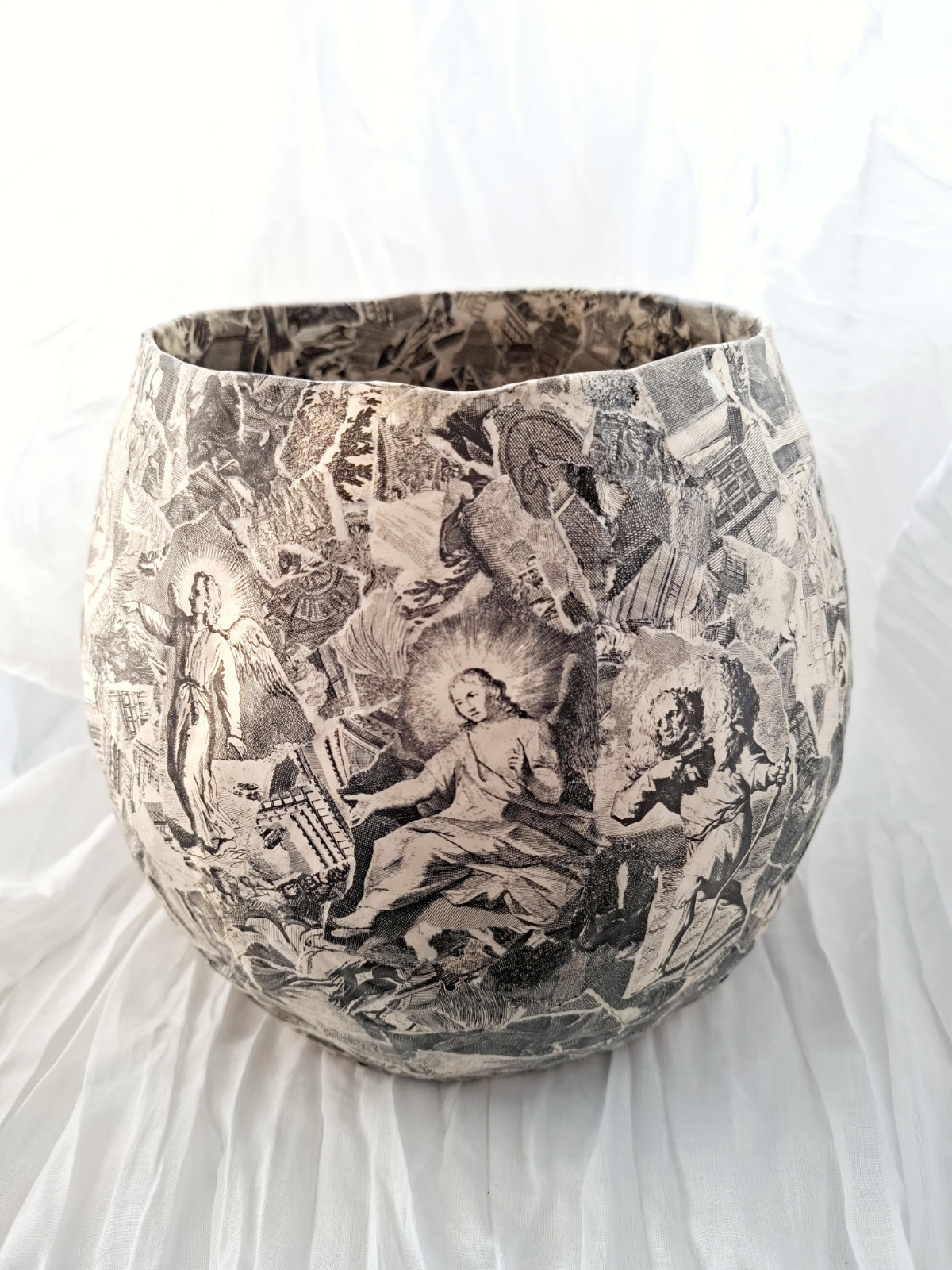 Vaas van papier - 71462.jpeg Onbreekbare vaas van papier met bijbelse afbeeldingen