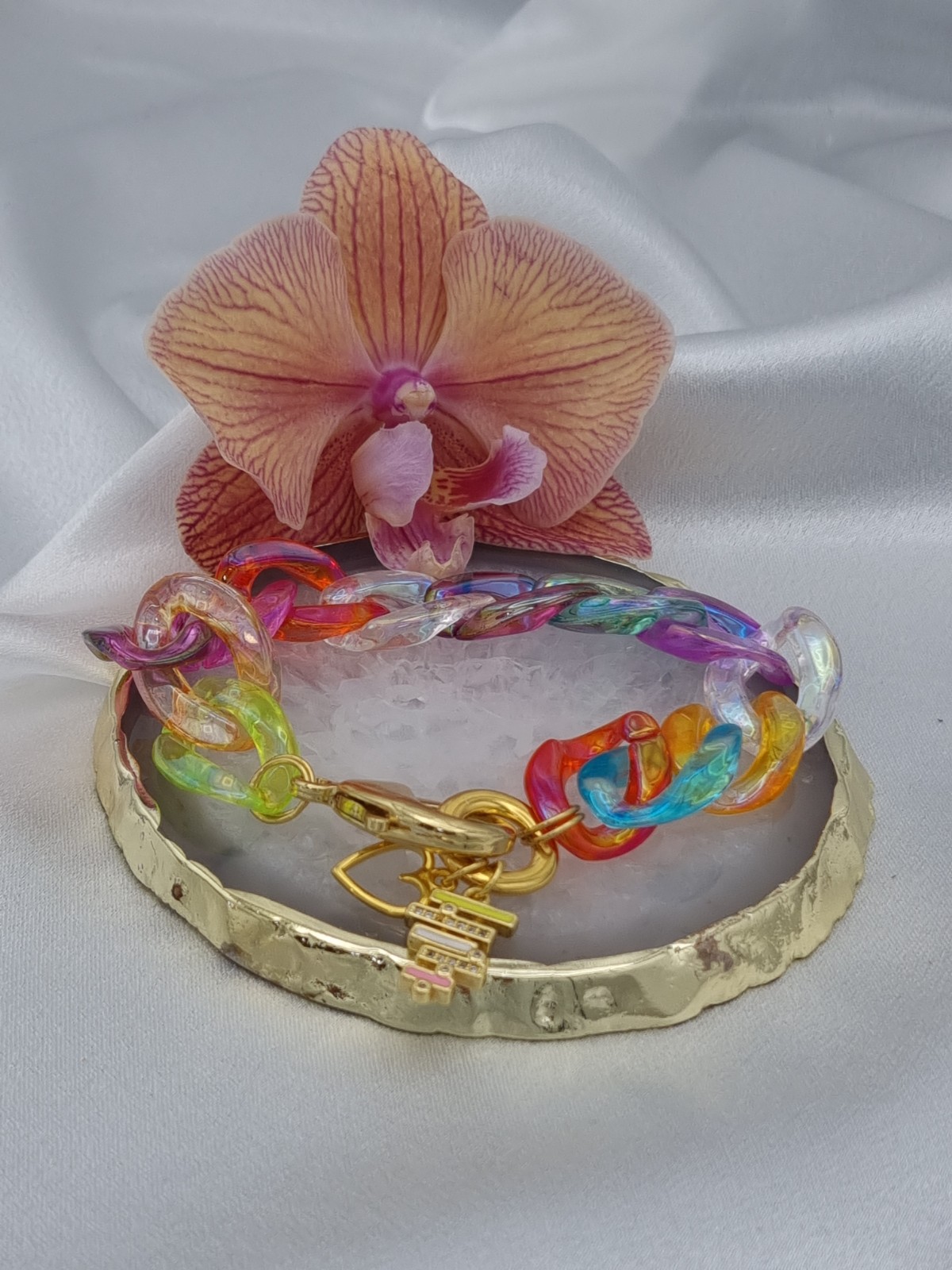 Acryl schakelarmband met vergulde onderdelen - multicolor