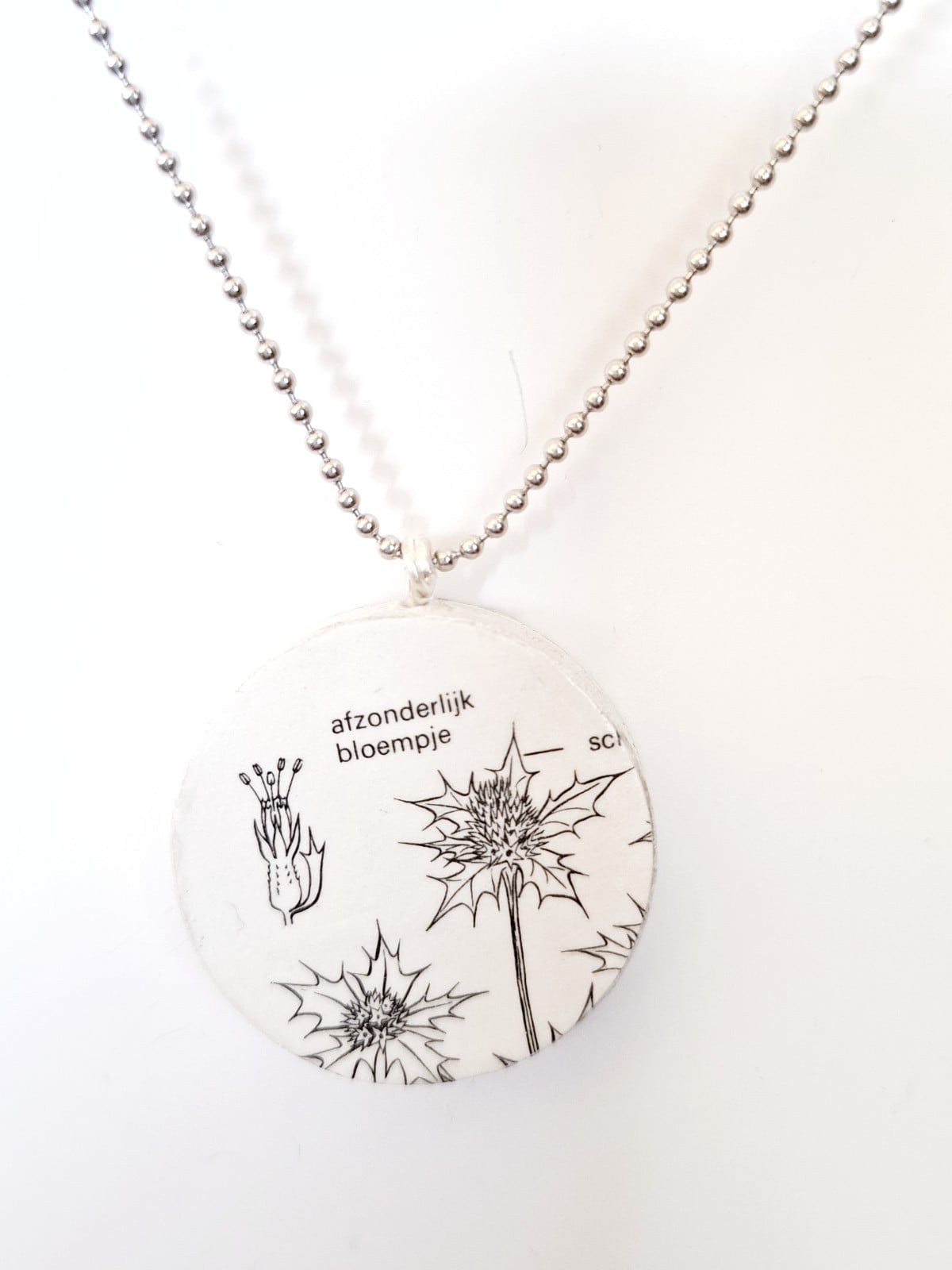 Ketting met papieren hanger, blauwe zeedistel, duurzaam sieraad