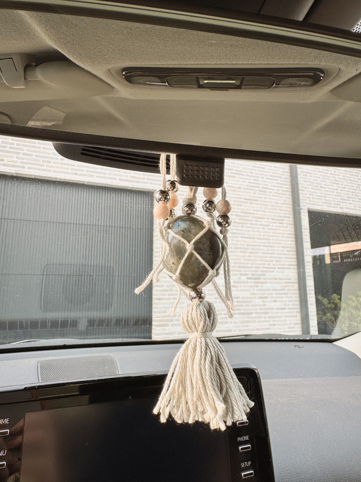 Labradoriet hanger voor in de auto: bescherming en intuïtie onderweg - 74677.jpeg Labradoriet hanger voor in de auto: bescherming en intuïtie onderweg