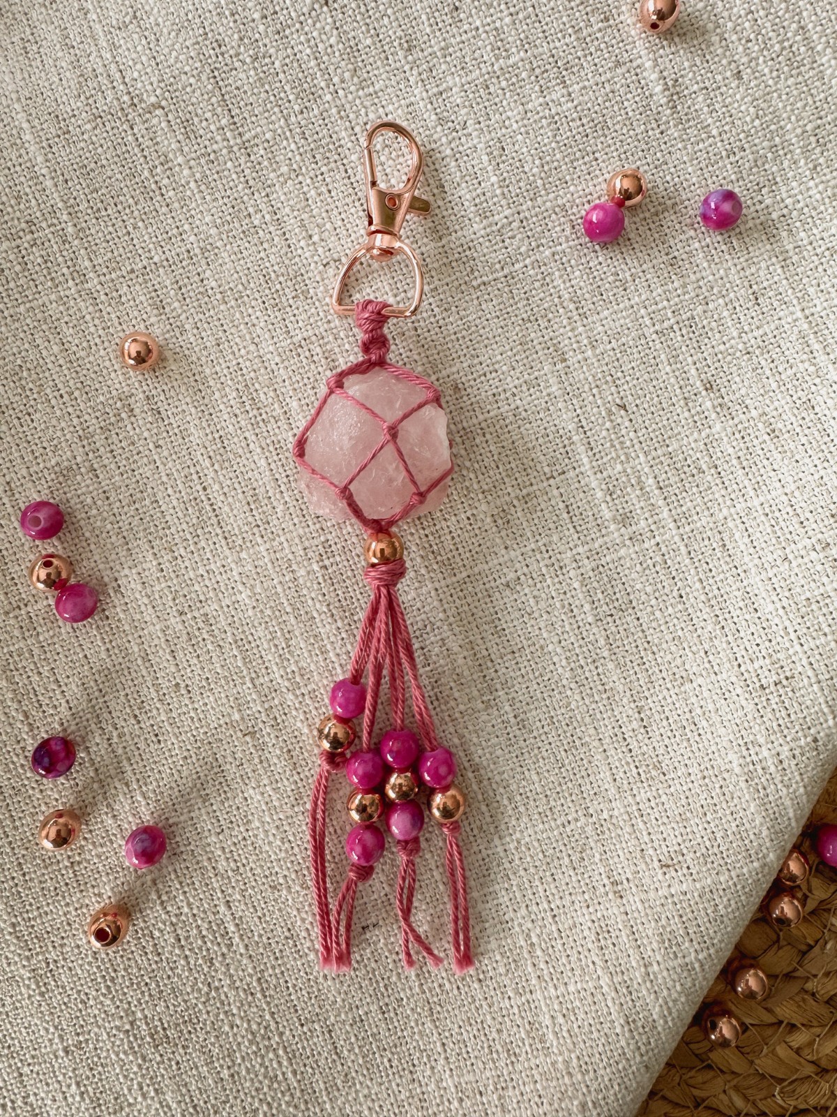 Rozenkwarts sleutelhanger, liefdevolle energie altijd bij je - 74709.jpeg Rozenkwarts sleutelhanger, liefdevolle energie altijd bij je