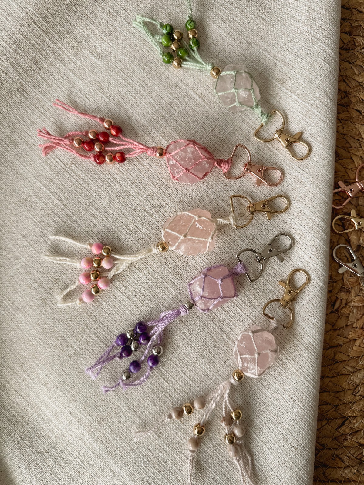 Rozenkwarts sleutelhanger, liefdevolle energie altijd bij je - 74718.jpeg Rozenkwarts sleutelhanger, liefdevolle energie altijd bij je