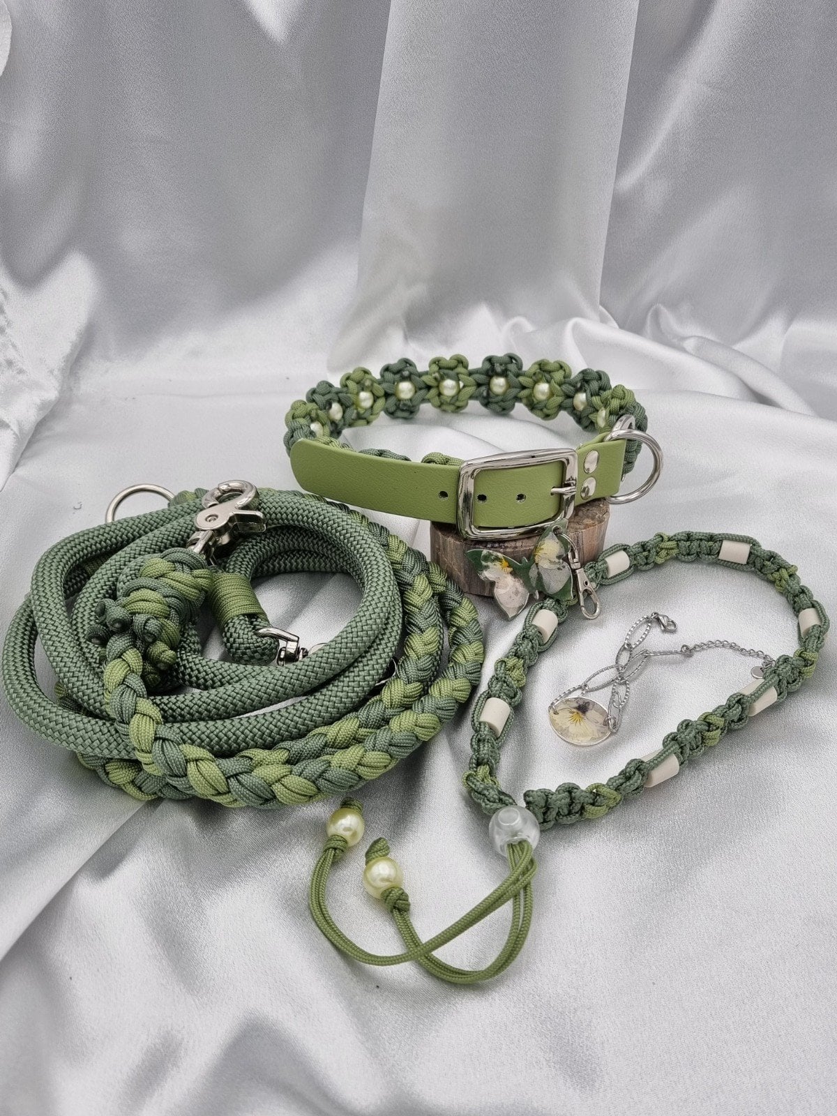 Unieke handgemaakte set voor hond en baas – Salie groen - 75074.jpeg Unieke handgemaakte set voor hond en baas – Salie groen