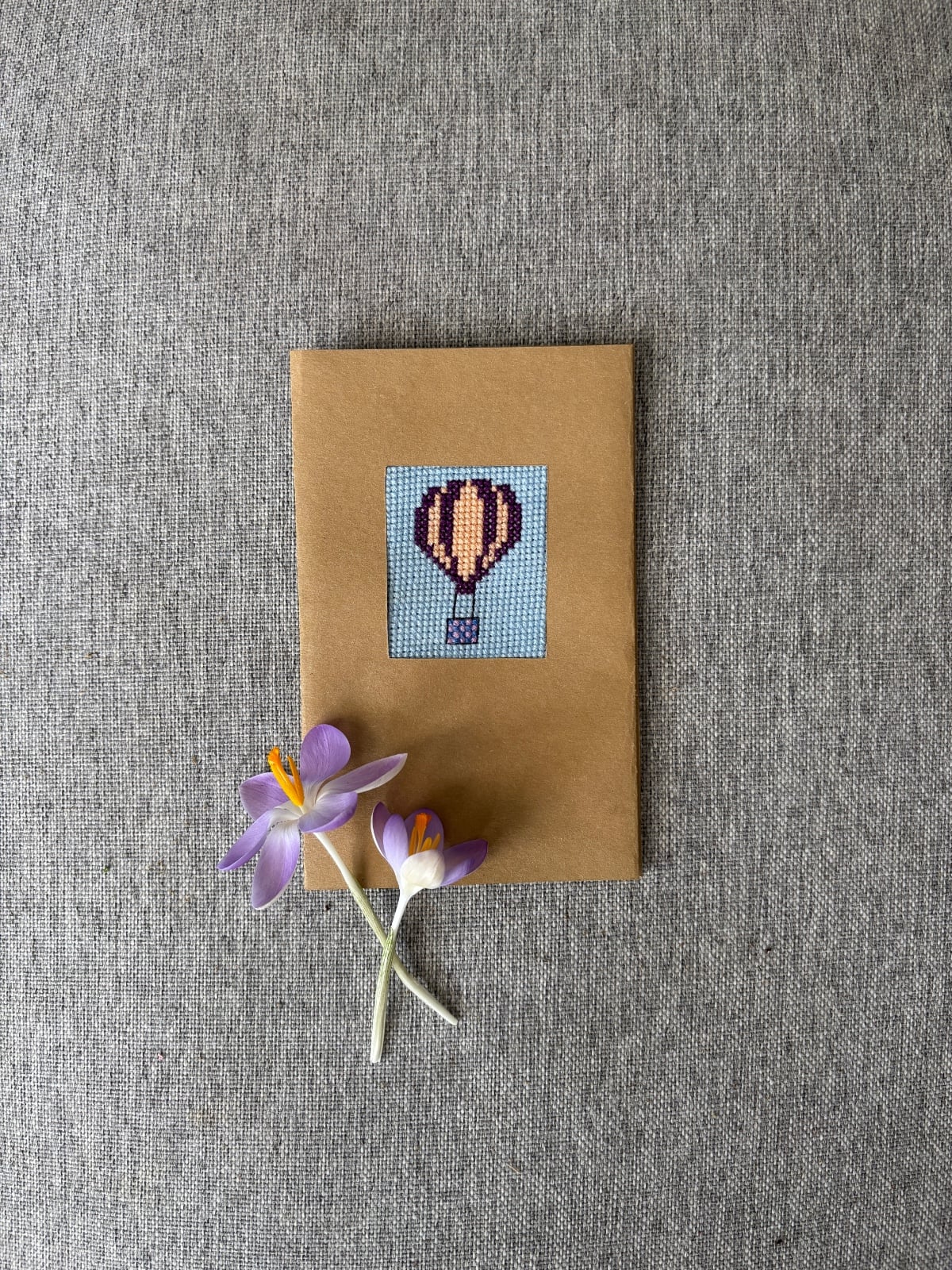 Handgeborduurde wenskaart luchtballon