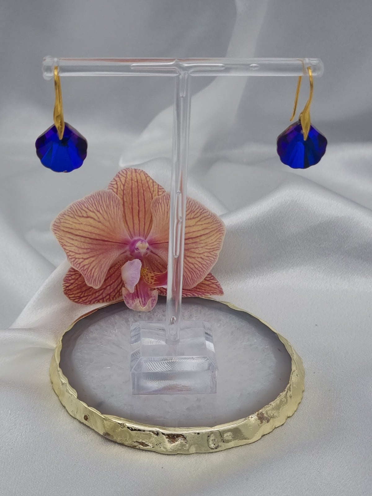 Vergulde oorbellen met kristallen schelp - diep paars/blauw - 75175.jpeg Vergulde oorbellen met kristallen schelp - diep paars/blauw