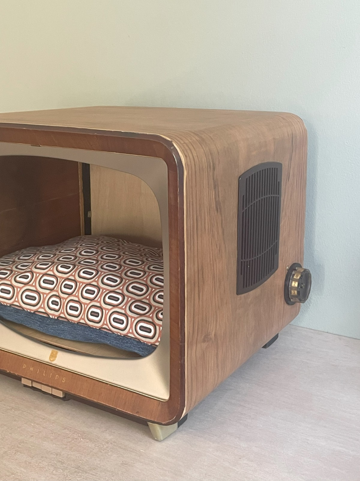 Retro kattenmand / hondenmand Philips TV bruin