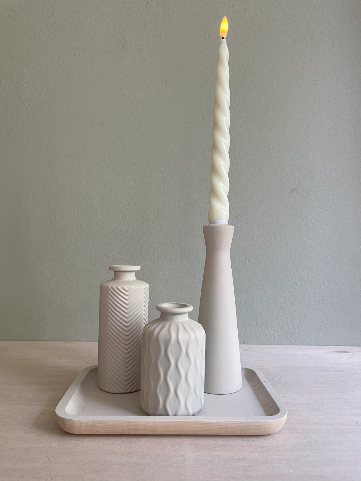 Bloemenplank met kaarsenstandaard recycled - 76952.jpeg Bloemenplank met kaarsenstandaard recycled