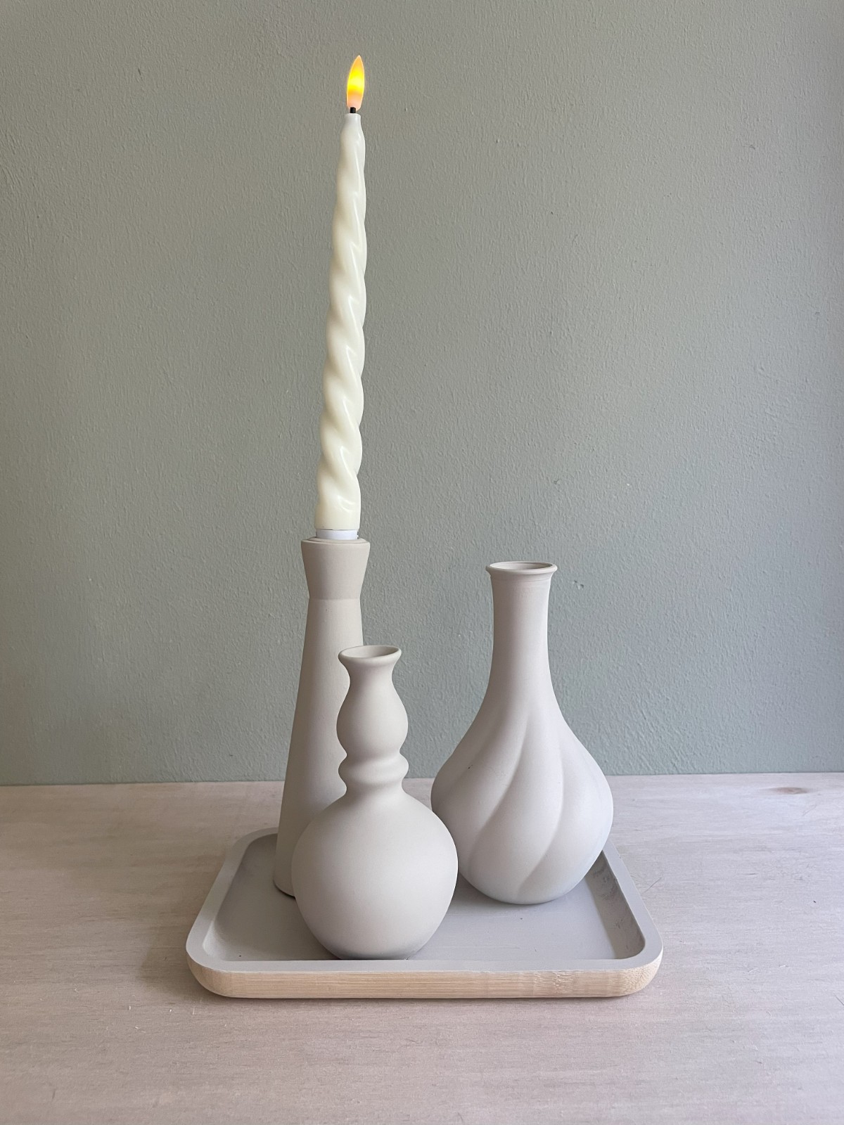 Bloemenplankje met karsenstandaard recycled - 76947.jpeg Bloemenplankje met kaarsenstandaard recycled