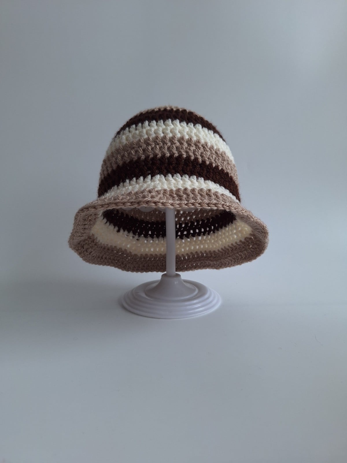 Gehaakt baby zonnehoedje 'Bruin, crème en beige'