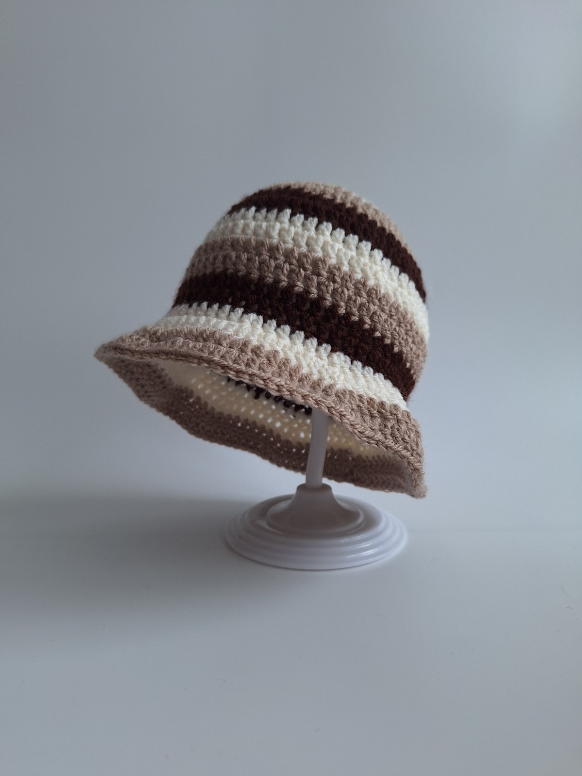 Gehaakt baby zonnehoedje 'Bruin, crème en beige'