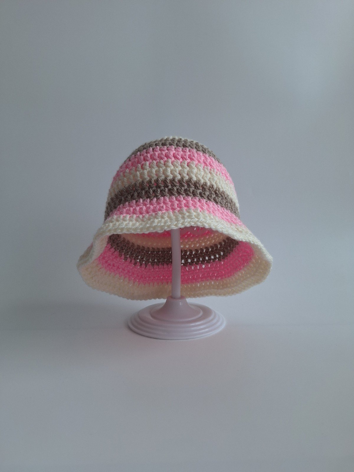 Gehaakt baby zonnehoedje 'Roze, crème en beige'