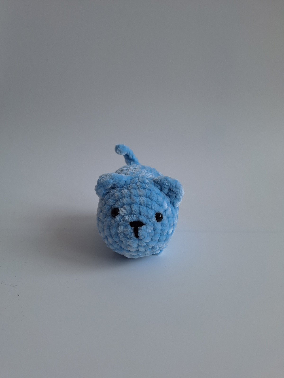 Gehaakte knuffel 'Lichtblauwe kat' - 76628.jpeg Gehaakte knuffel 'Lichtblauwe kat'