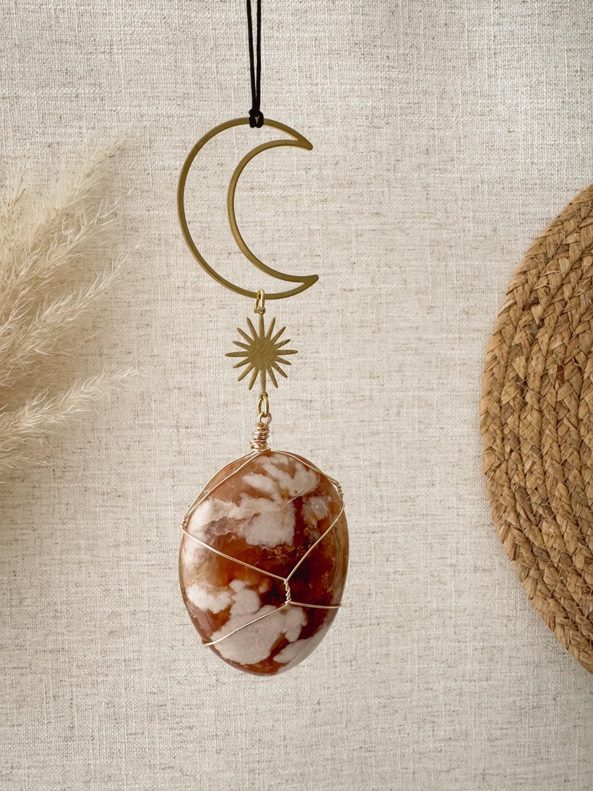 Handgemaakte decoratieve hanger met bloemagaat: voor rust, groei en zachte energie in huis - 76813.jpeg Handgemaakte decoratieve hanger met bloemagaat: voor rust, groei en zachte energie in huis