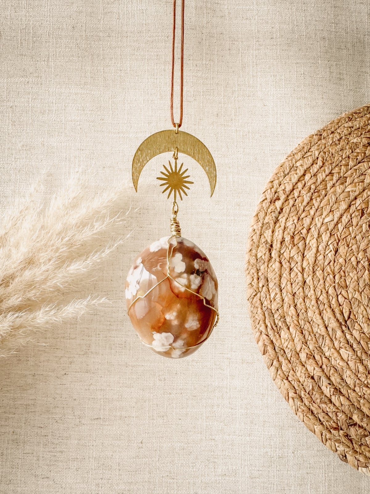 Handgemaakte decoratieve hanger met bloemagaat: voor rust, groei en zachte energie in huis - 76816.jpeg Handgemaakte decoratieve hanger met bloemagaat: voor rust, groei en zachte energie in huis