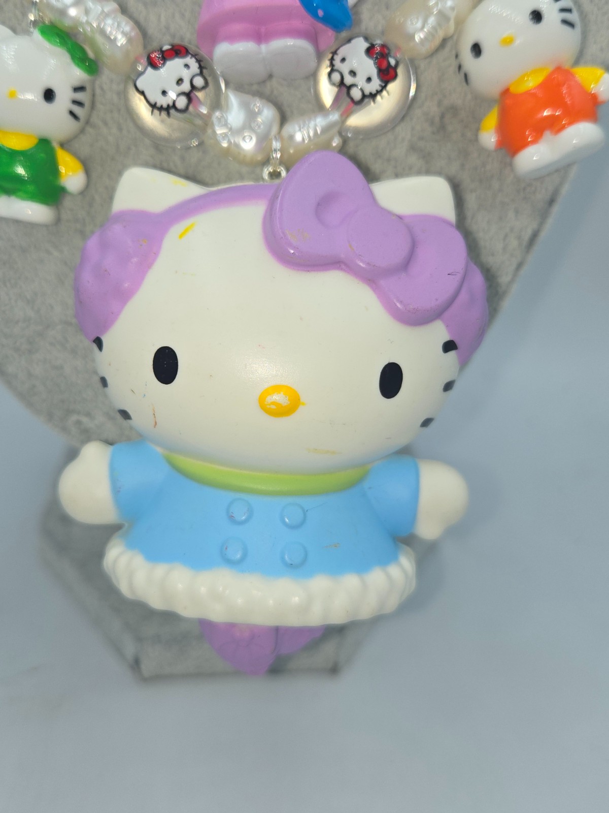 Bijzondere ketting met Vintage Hello Kitty figuurtjes