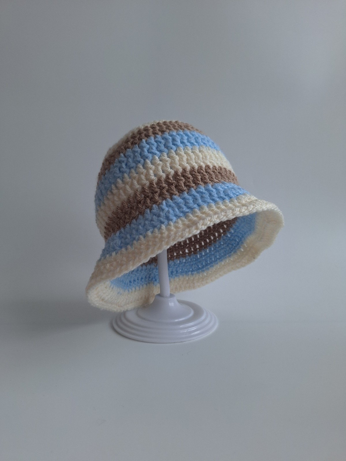 Gehaakt baby zonnehoedje 'Lichtblauw, beige en crème'