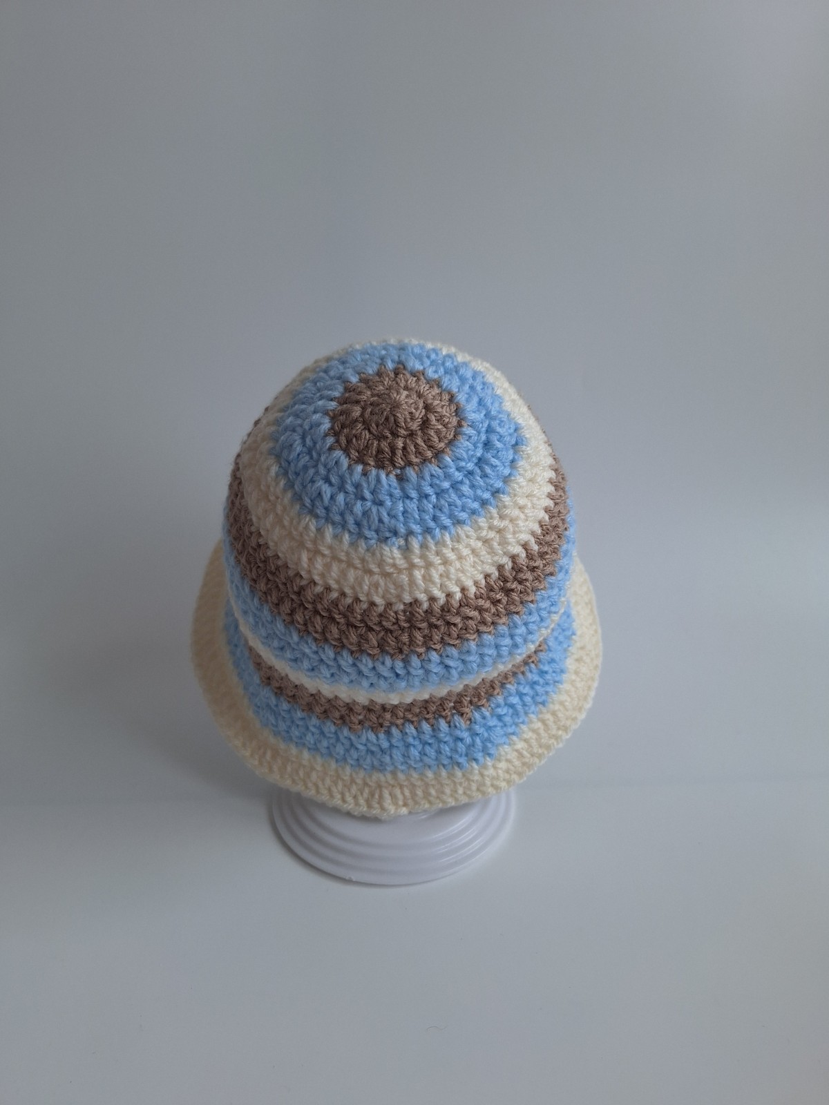 Gehaakt baby zonnehoedje 'Lichtblauw, beige en crème'