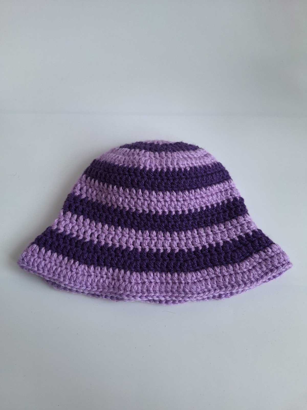 Gehaakt baby zonnehoedje 'Paars en lila' - 82231 Gehaakt baby zonnehoedje 'Paars en lila'