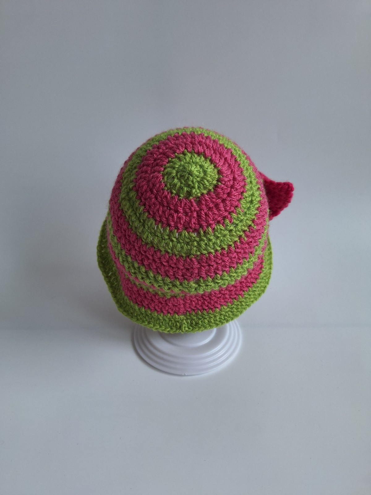 Gehaakt baby zonnehoedje 'Roze en groen met strikje'