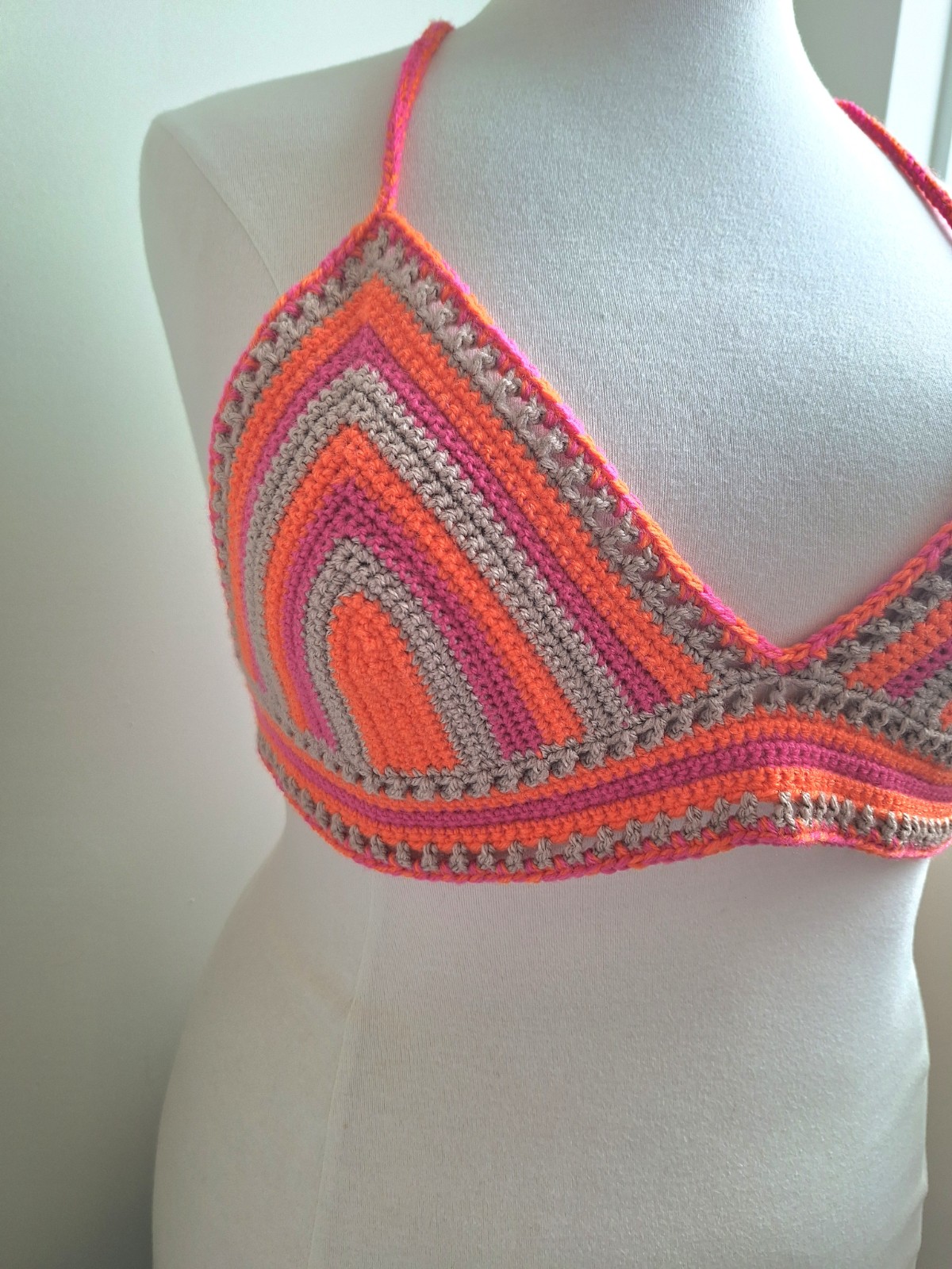 Gehaakt topje 'Boho top oranje, roze en beige'