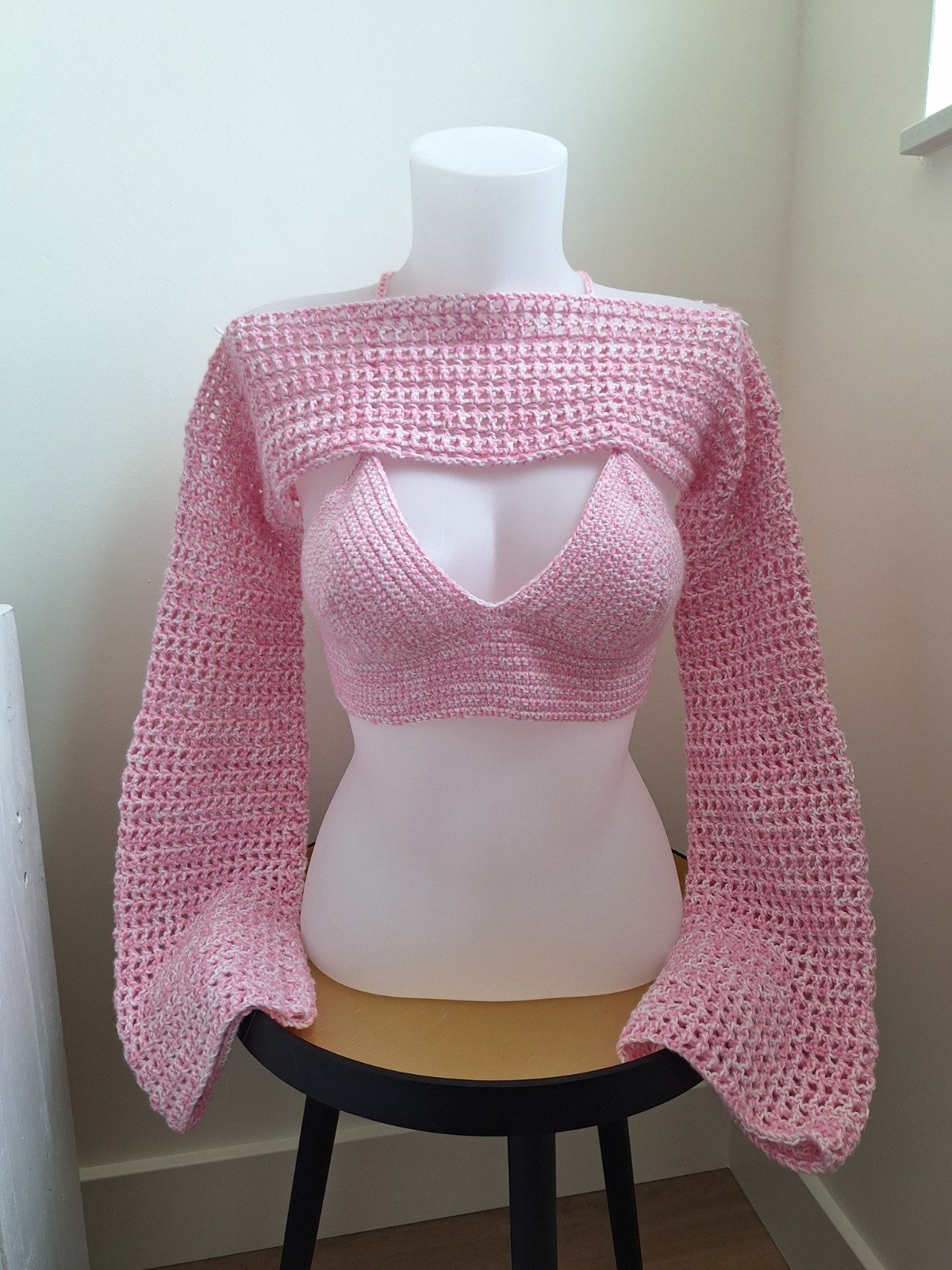 Gehaakt topje 'Wit en lichtroze gemêleerd'