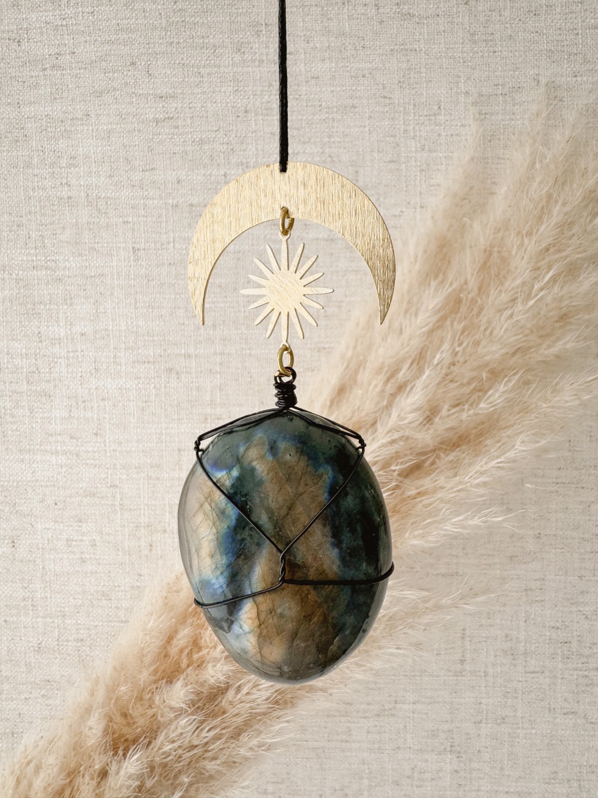 Handgemaakte labradoriet hanger:  voor bescherming, intuïtie en balans