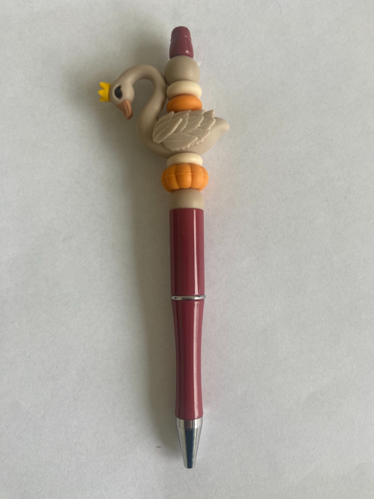 Kralenpen met taupe zwaantje - 80021 Kralenpen met taupe zwaantje