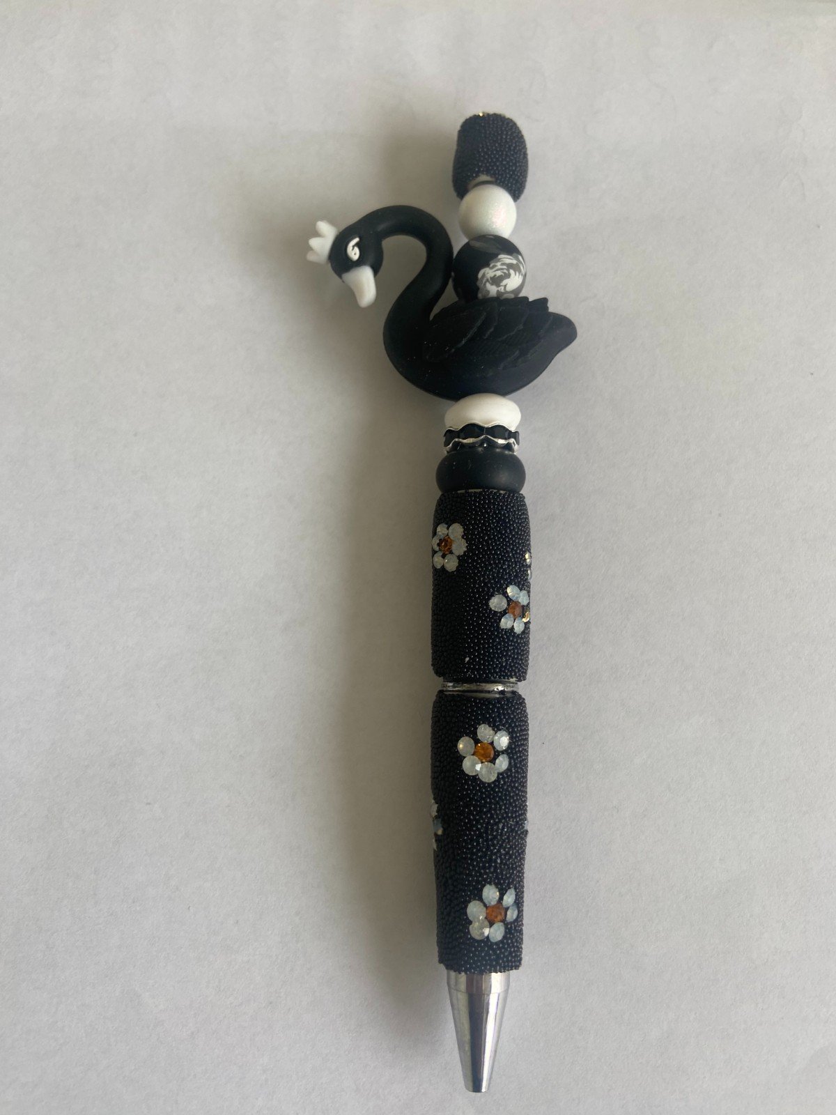 Kralenpen met zwart zwaantje