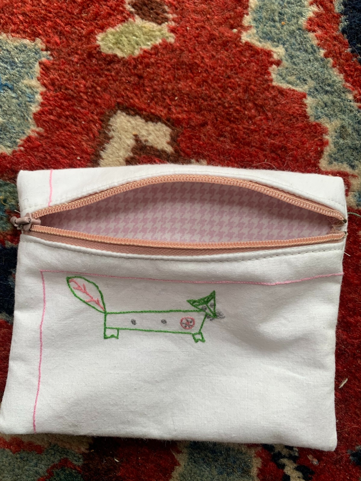 Leuk portemonneetje met geborduurd vosje en roze ritsje
