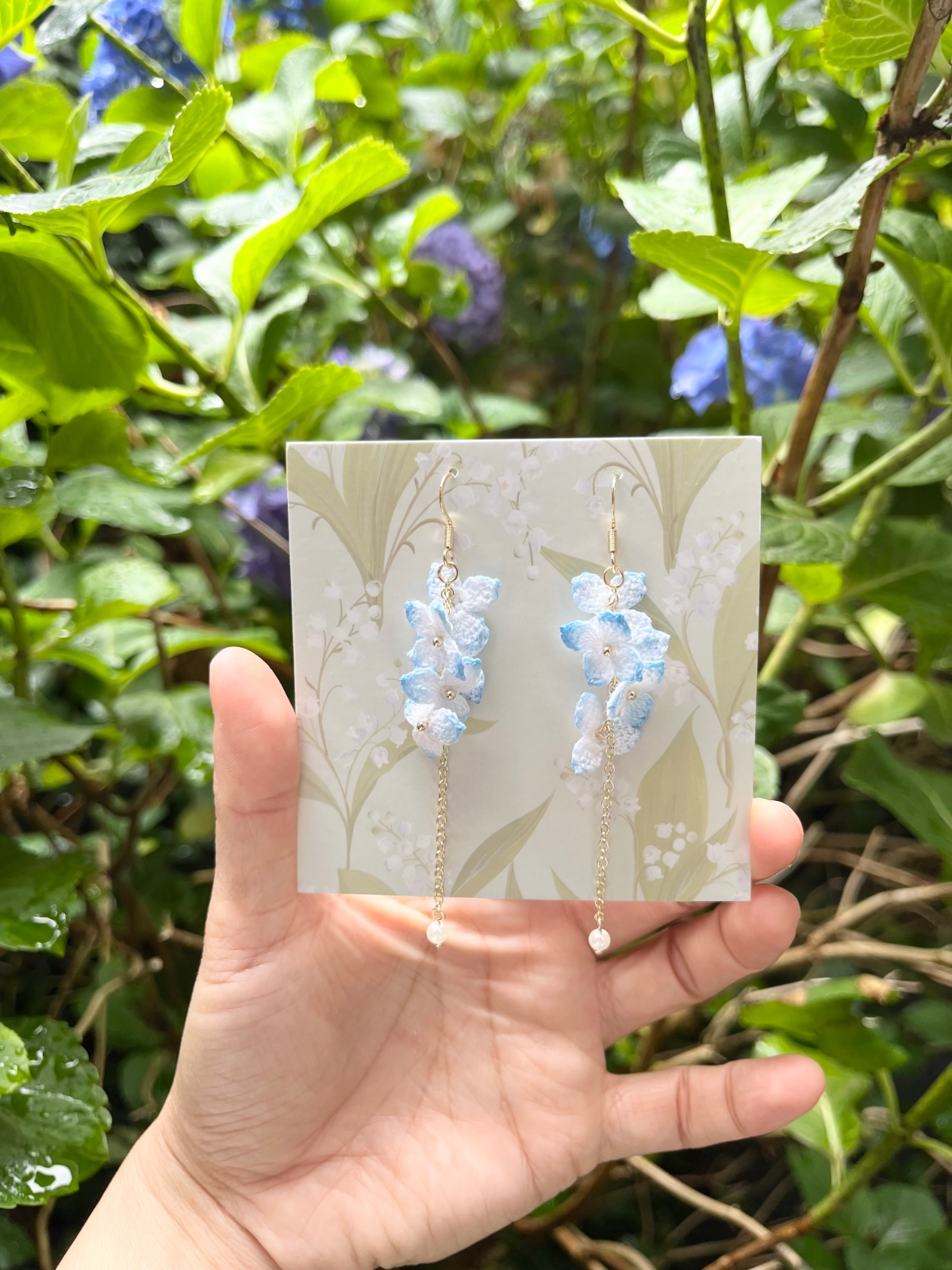 Micro Gehaakte Hortensia Oorbellen – Zacht & Bloemig